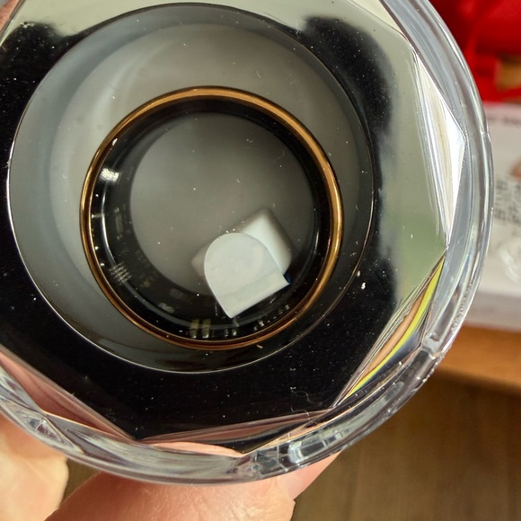 Smart Ring with Floral Design - White and Orange - Picture 4 of 5